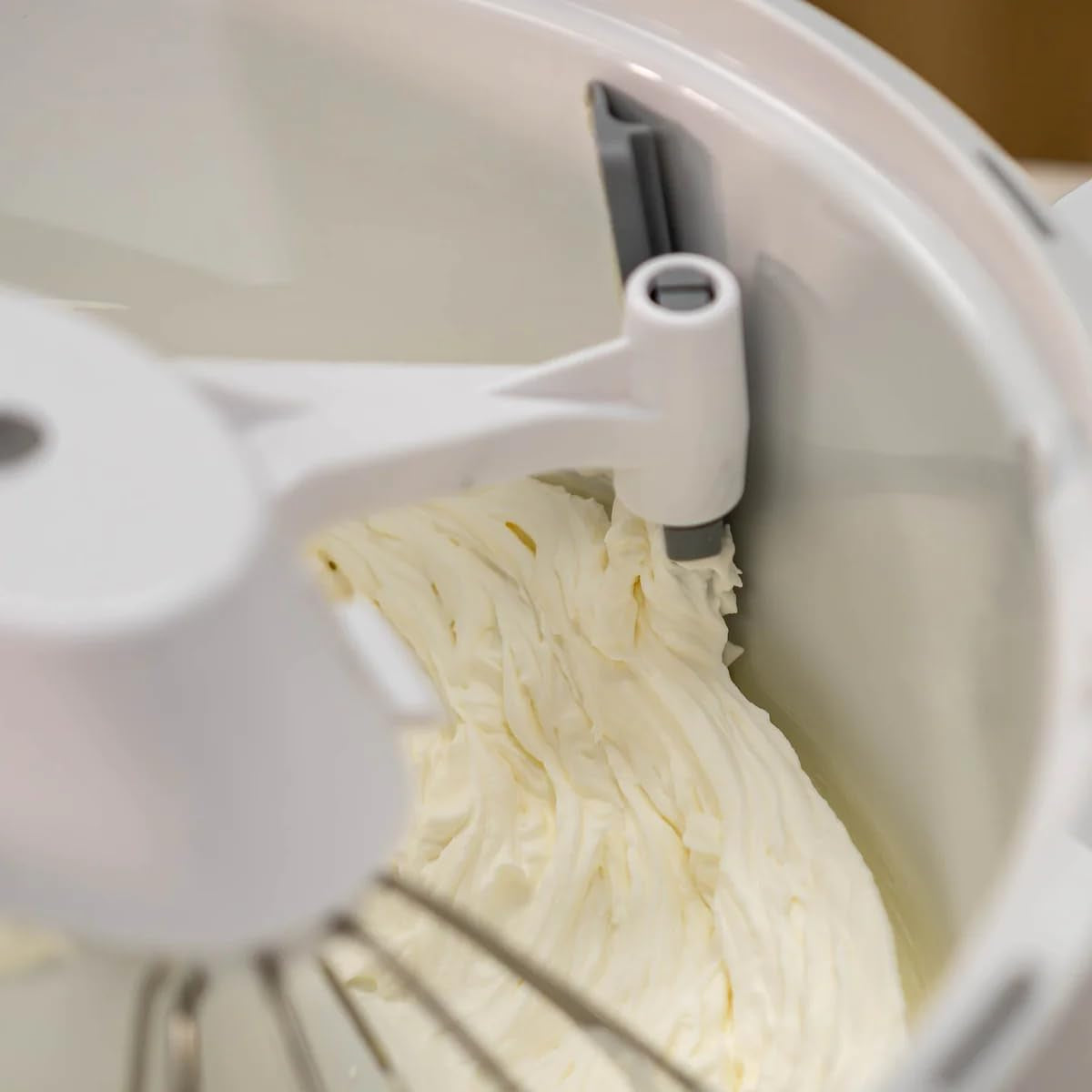 Bosch Universal plus Stand Mixer with  Baker'S Pack Accessory Bundle Including Bowl Scraper, Cookie, and Cake Paddles