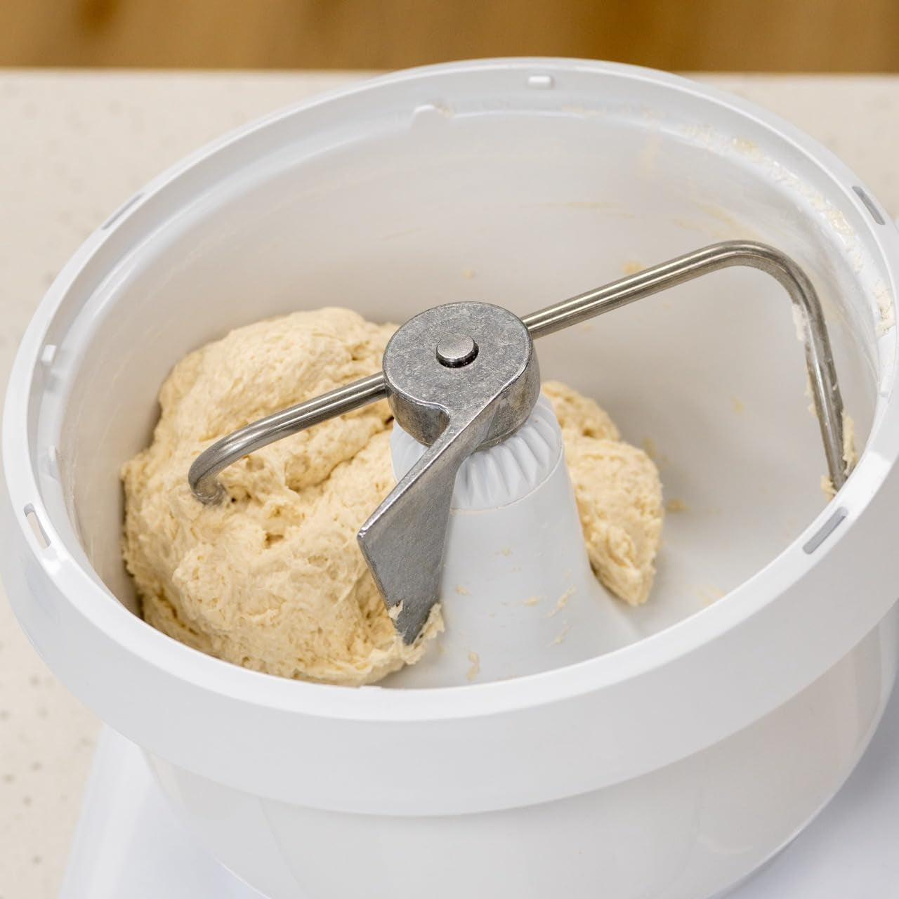 Bosch Universal plus Stand Mixer 500 Watt, 6.5 Quarts with Wire Whips, Dough Hook &  Dough Hook Extender Bundle